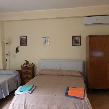 Cozy Apartment By The Sea Acireale Eksteriør bilde