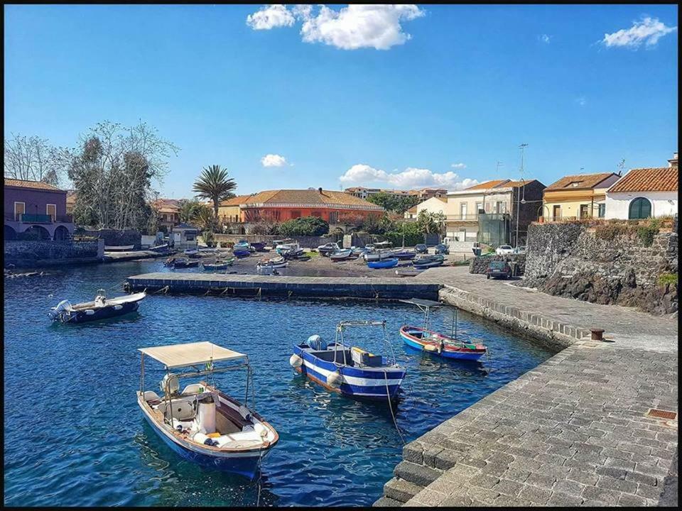Cozy Apartment By The Sea Acireale Eksteriør bilde