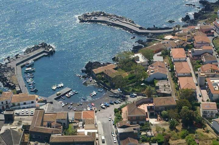 Cozy Apartment By The Sea Acireale Eksteriør bilde